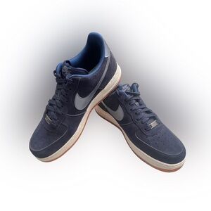 Nike Women’s Navy Air Force 1 Low Premium with Gum Sole W 12, M 10.5 818595-400